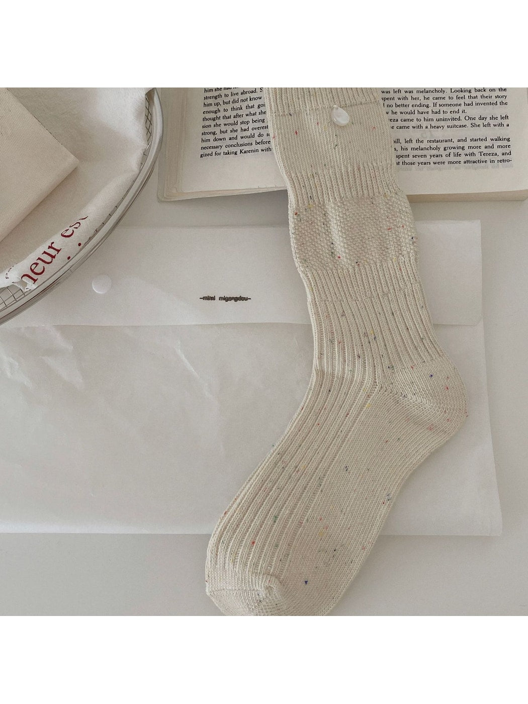 Rufia - Solid Color Button Detail Casual Crew Socks