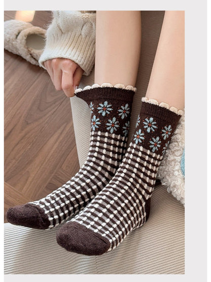 Rufia - Chocolate Stitch Pattern Crew Socks