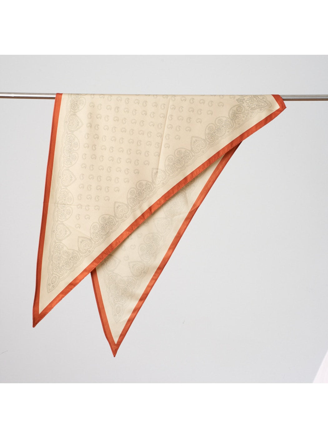 Scarvii - Paisley Print Contrast Trim Triangle Bandana