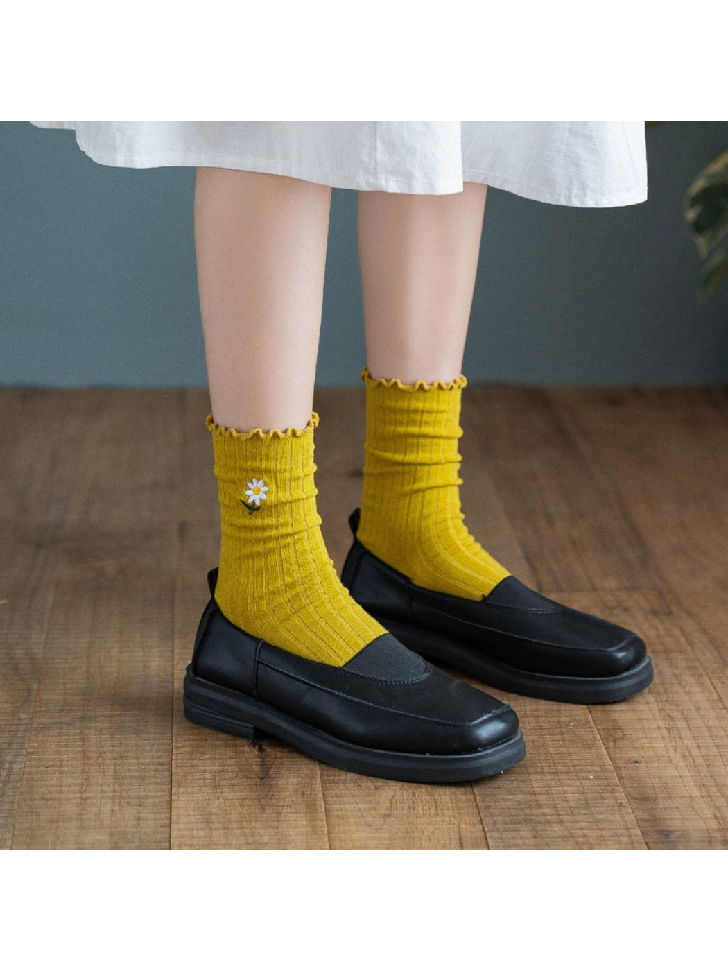 Rufia - Floral Daisy Detail Soft Ribbed Crew Socks product image 2