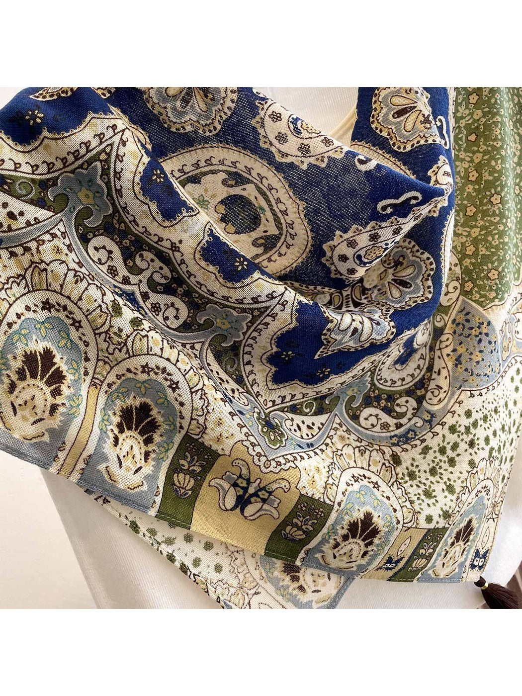 Scarvii Retro Print Workwear Neck Square Scarf product image
