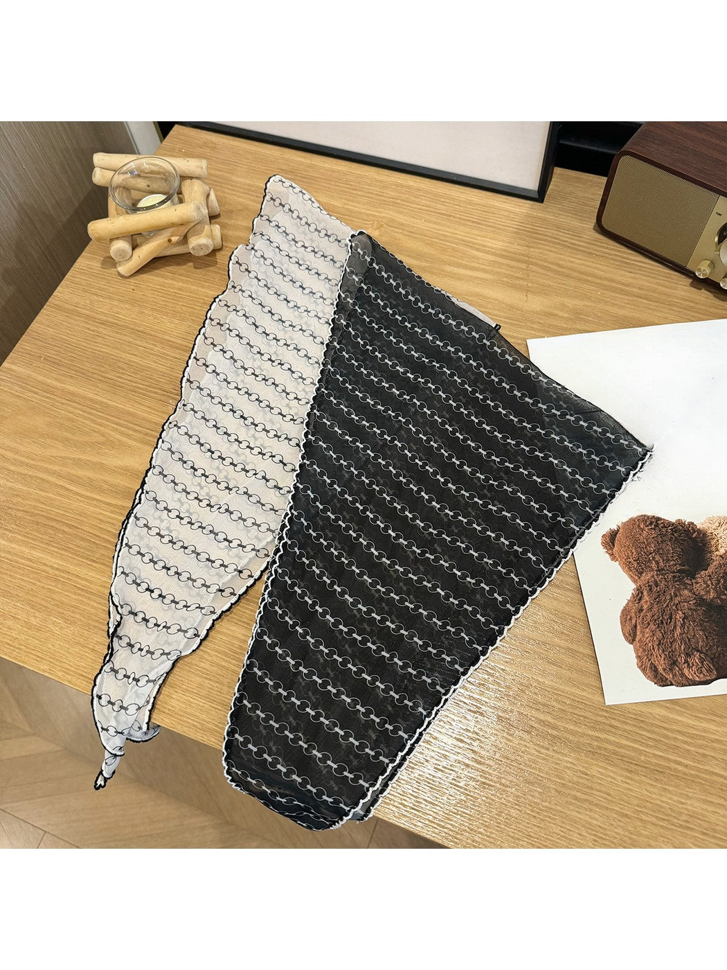 Scarvii - Printed Chain Pattern Triangle Bandana
