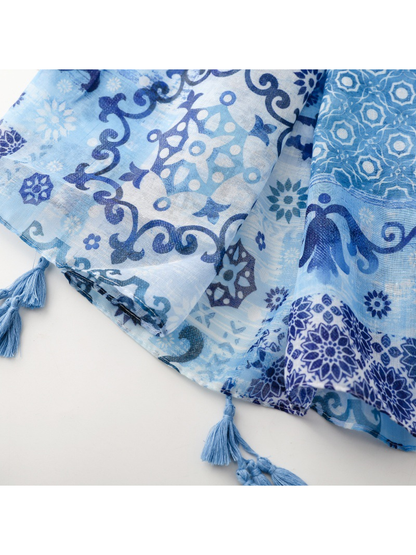 Close-up of the scarf's narrow stitched hem and light blue tassels