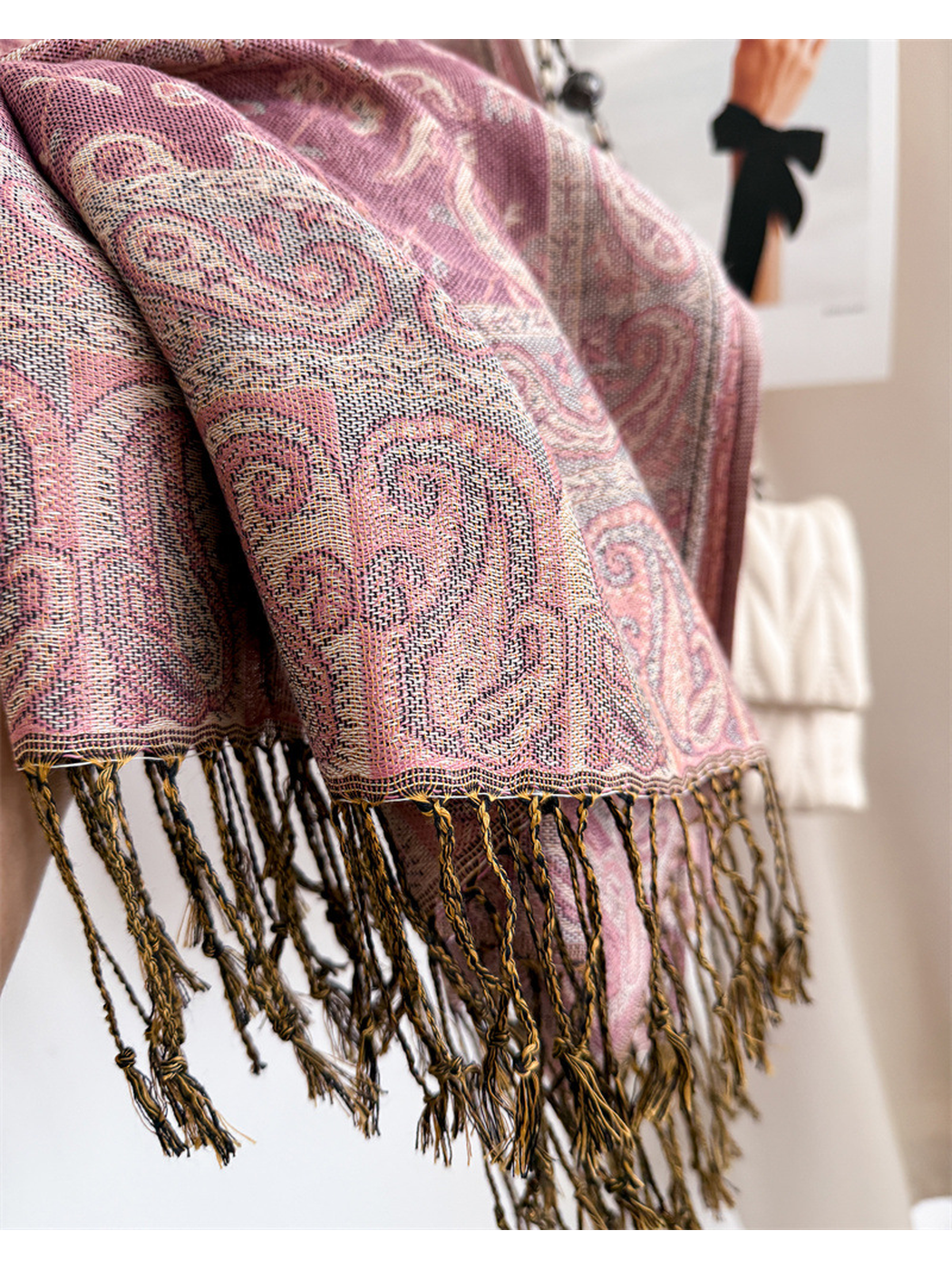 Close-up of the scarf edge with twisted knotted fringe
