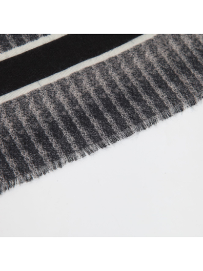 Close-up of the scarf's striped border and short fringe
