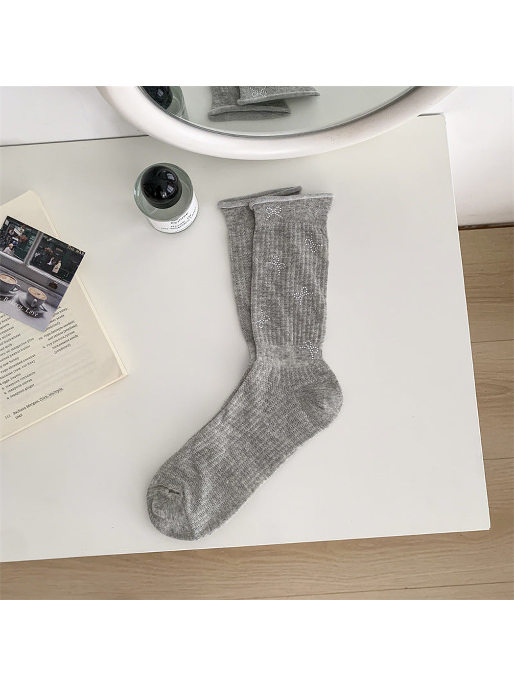 Heather gray bow-motif crew socks, full product view