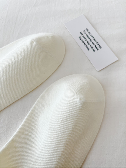 Close-up of the rounded toes and toe seams