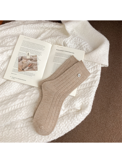 Beige ribbed crew socks with round cuff charm