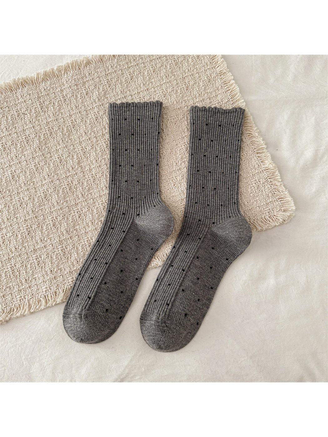 Gray ribbed polka-dot crew socks