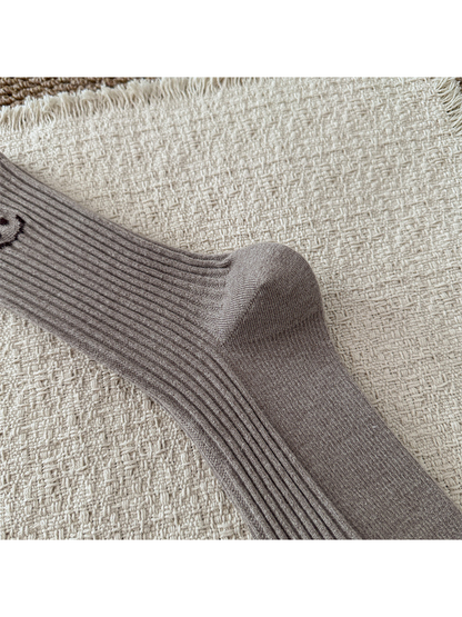 Close-up of ribbing transitioning to the shaped heel and smooth underfoot section