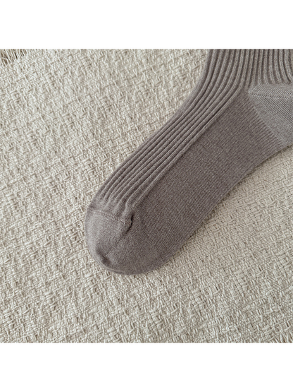Close-up of ribbing extending across the foot to the rounded toe seam