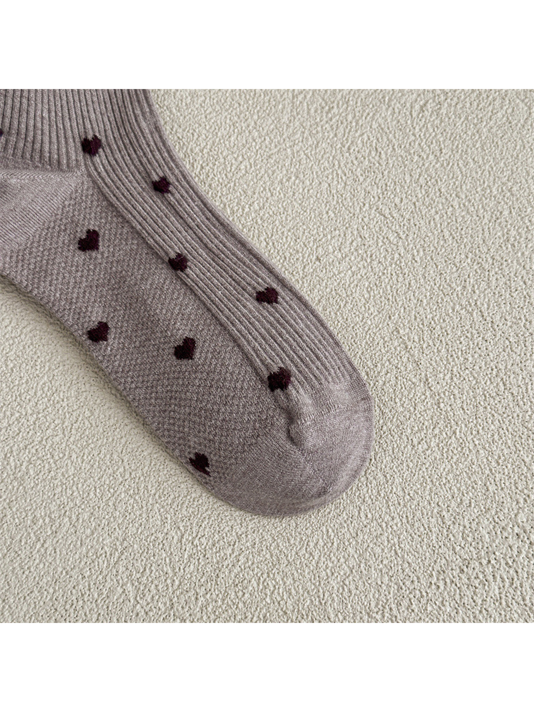 Close-up of the rounded toe and ribbed foot