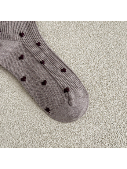 Close-up of the rounded toe and ribbed foot