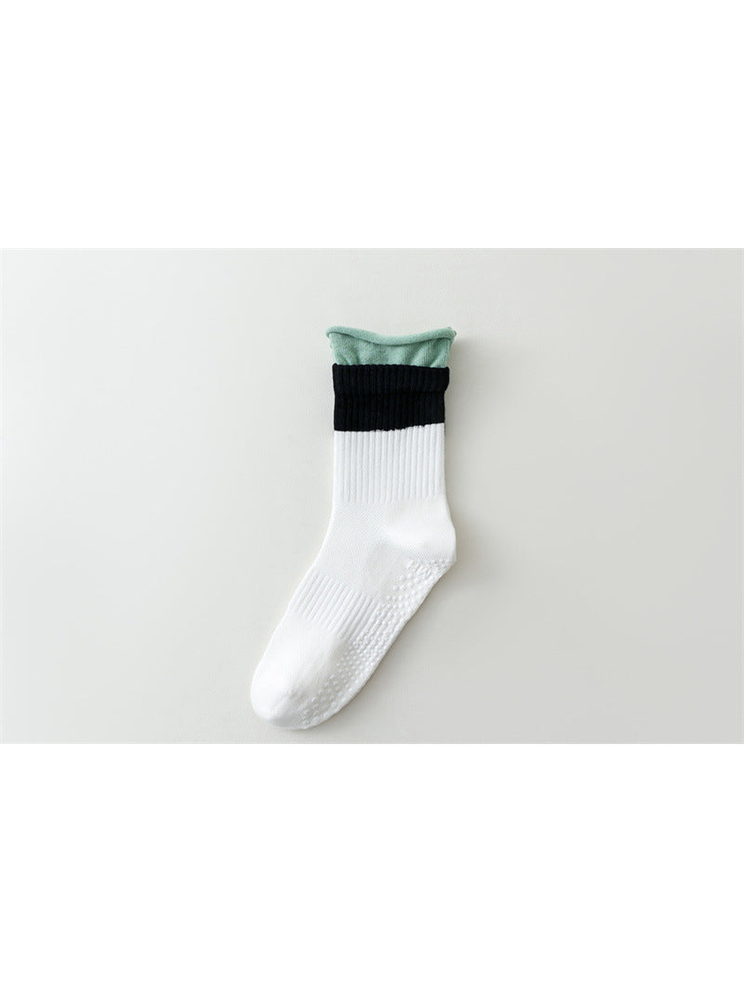 White color-blocked crew sock with black band and mint rolled edge