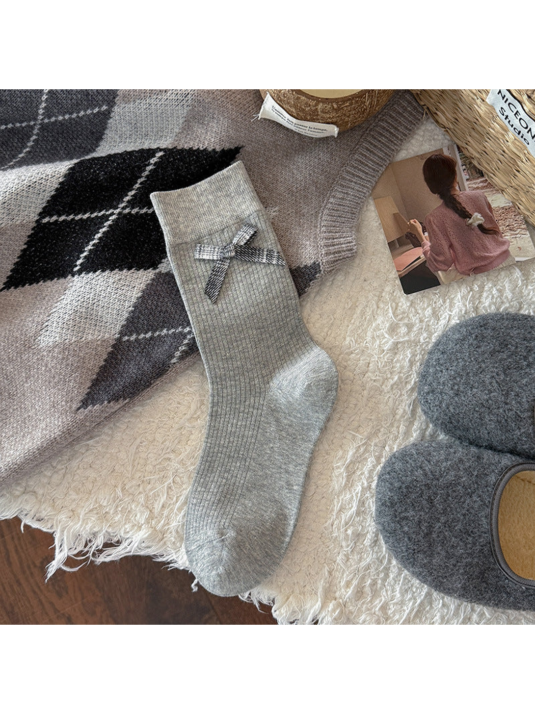 Light gray ribbed crew sock with plaid bow