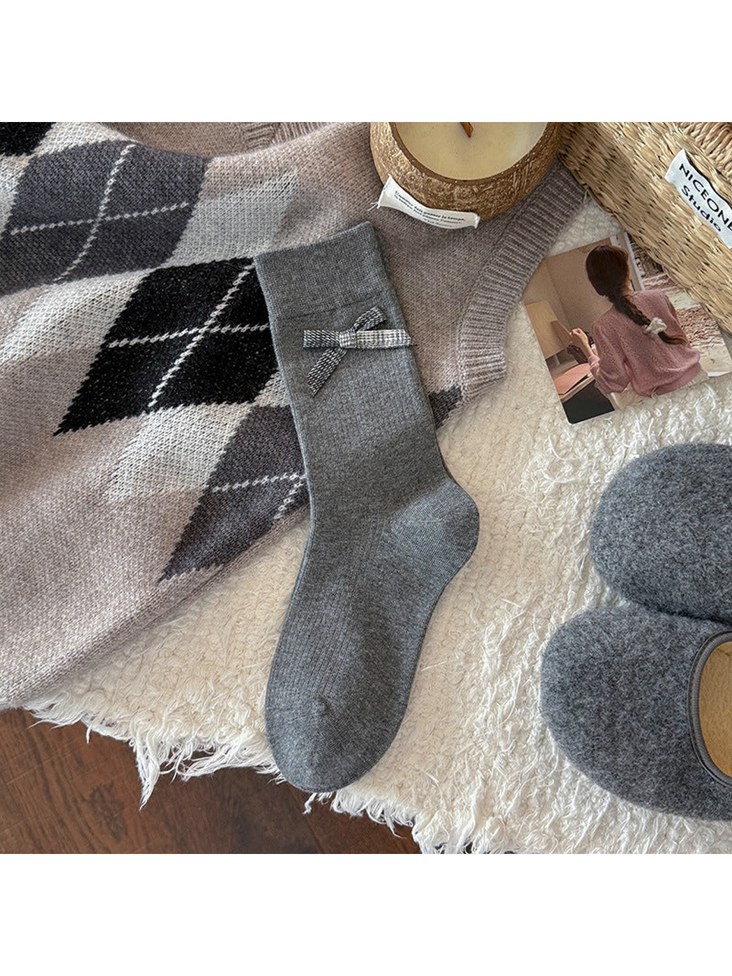Medium gray ribbed crew sock with plaid bow