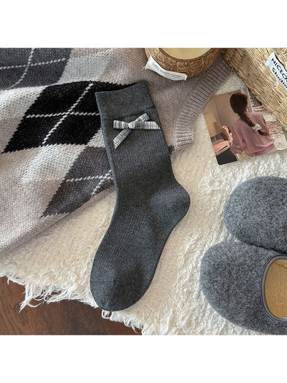 Dark gray ribbed crew sock with plaid bow