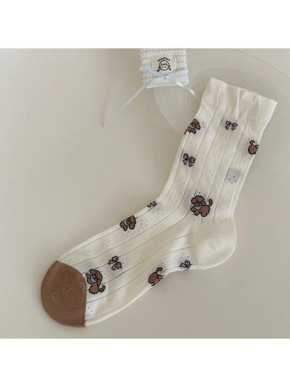 Ivory ribbed crew sock with brown dog and pink bow motifs