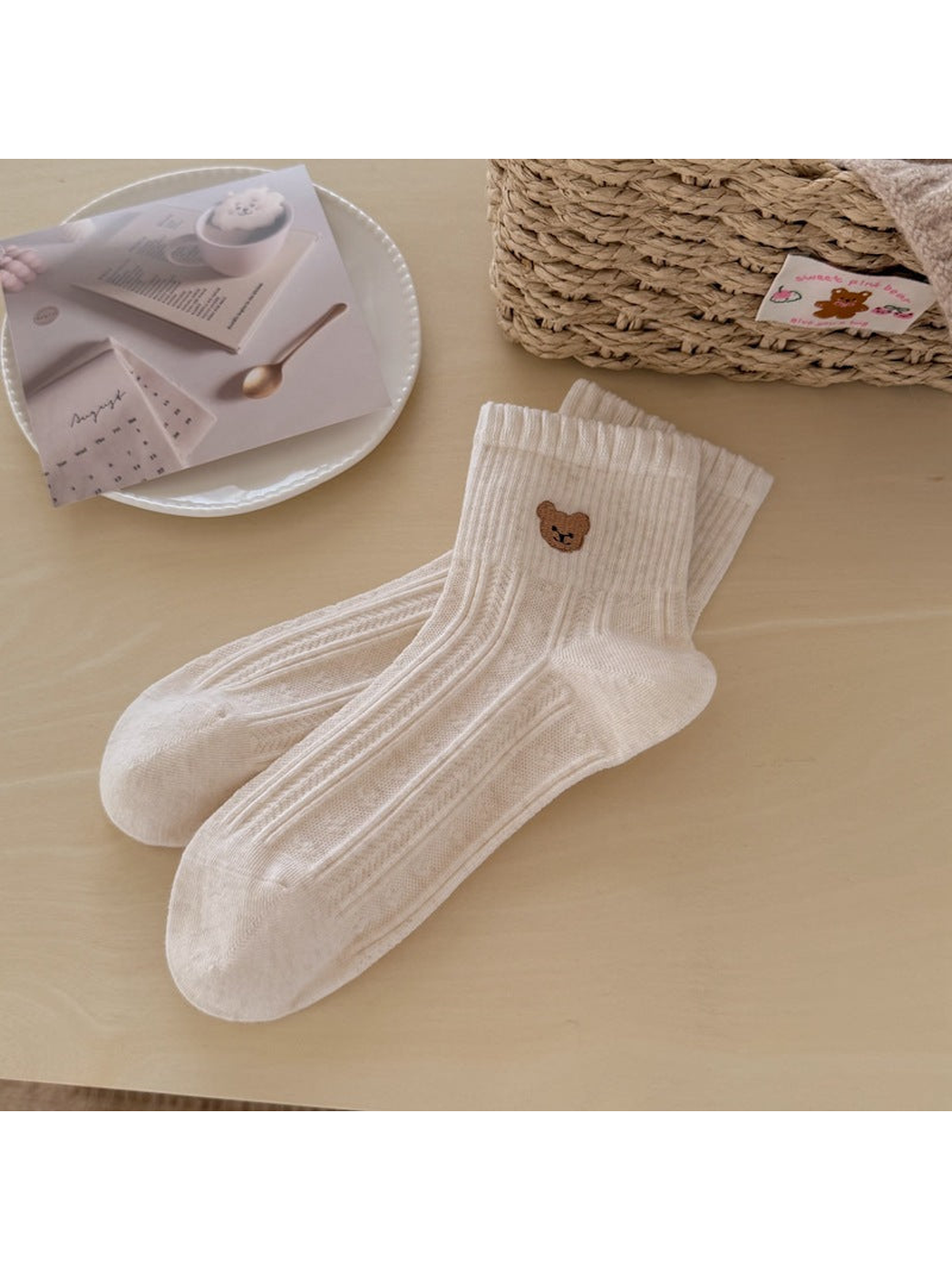 Cream bear-motif ankle socks with vertical textured panels