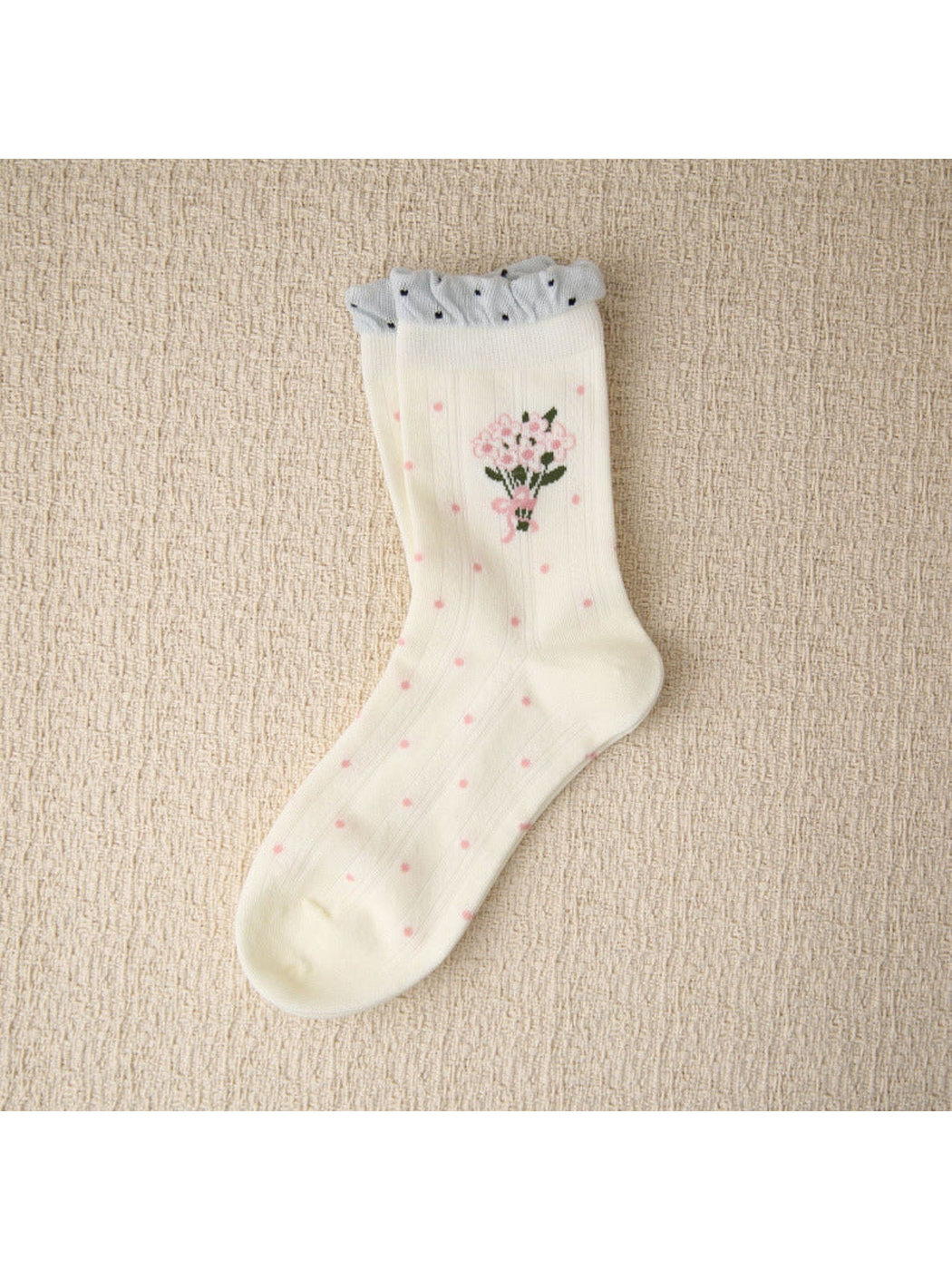 Ivory crew sock with pink bouquet, dotted pattern and ruffled cuff