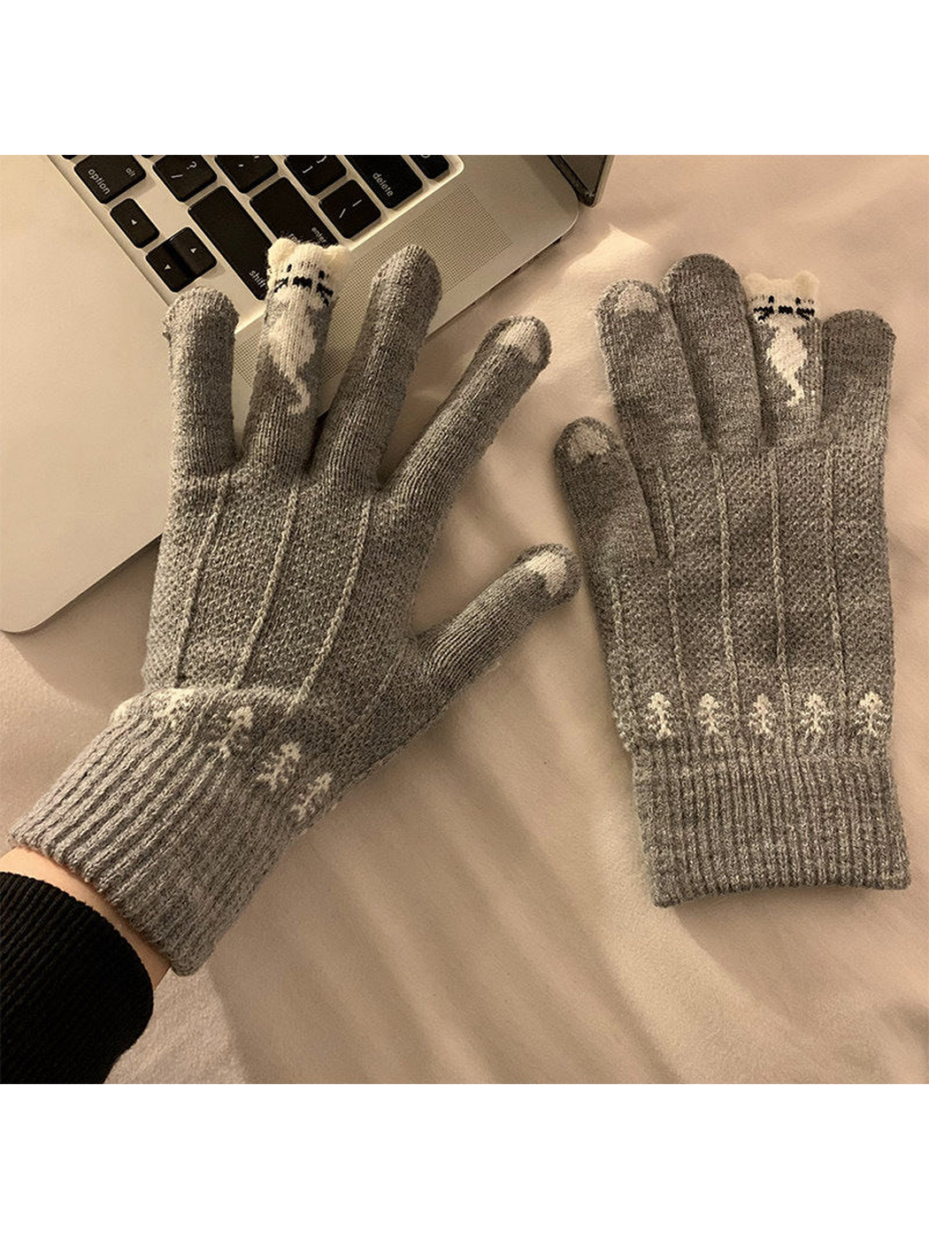 Gray knit gloves with cat finger motif and ribbed cuffs