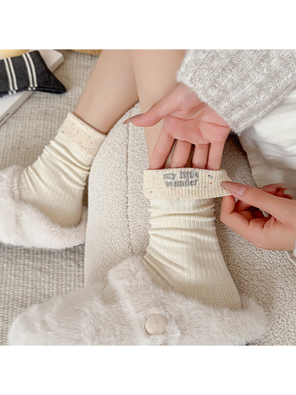 Ivory ribbed socks with a flecked turned cuff and gray embroidery