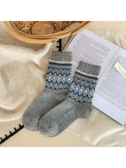 Light gray geometric crew socks with blue accents