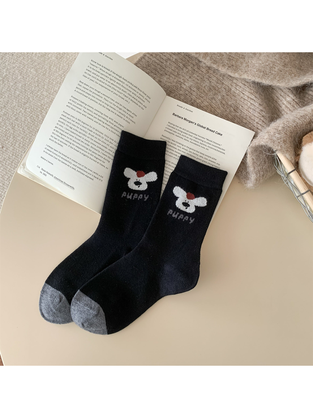 Black puppy motif crew socks with gray contrast toes