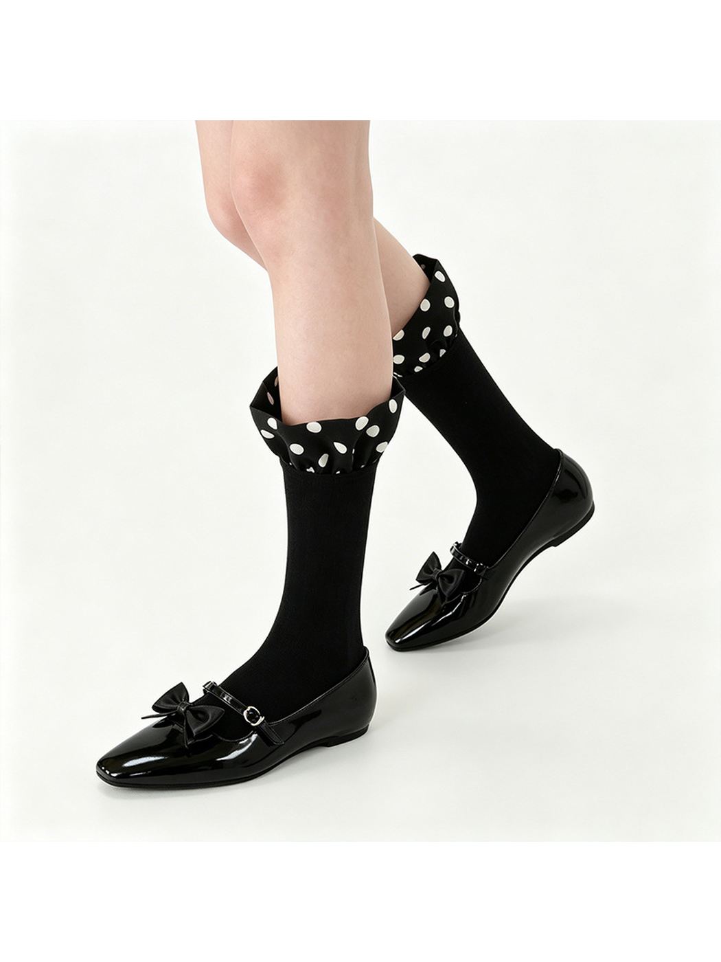 Black ribbed socks with polka-dot ruffled cuffs