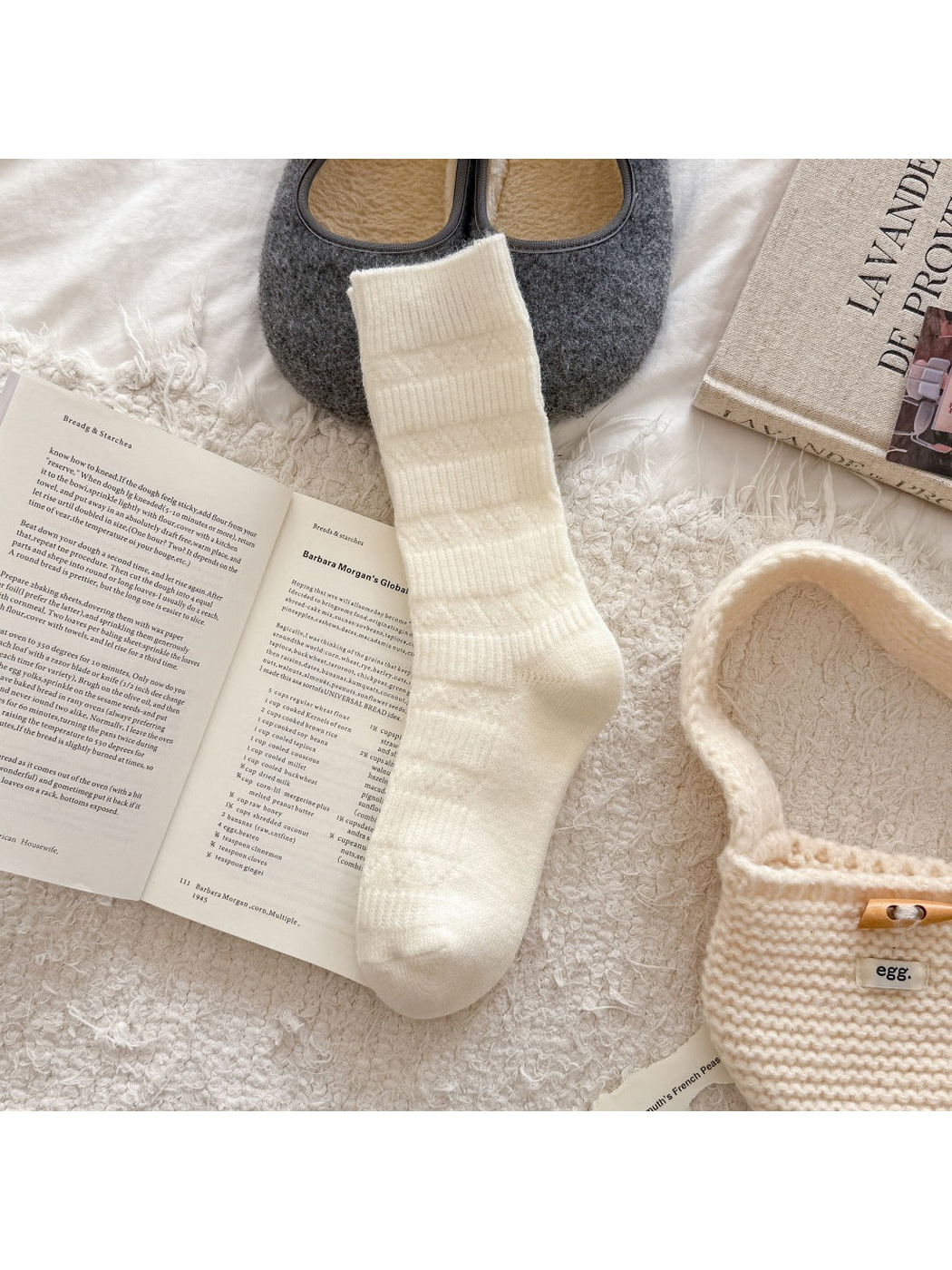 Ivory crew sock with alternating ribbed bands and diamond-knit motifs