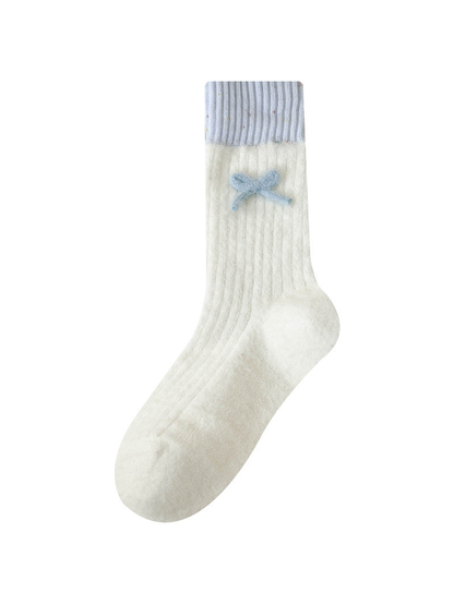 Ivory fuzzy ribbed crew sock with contrasting cuff and blue bow