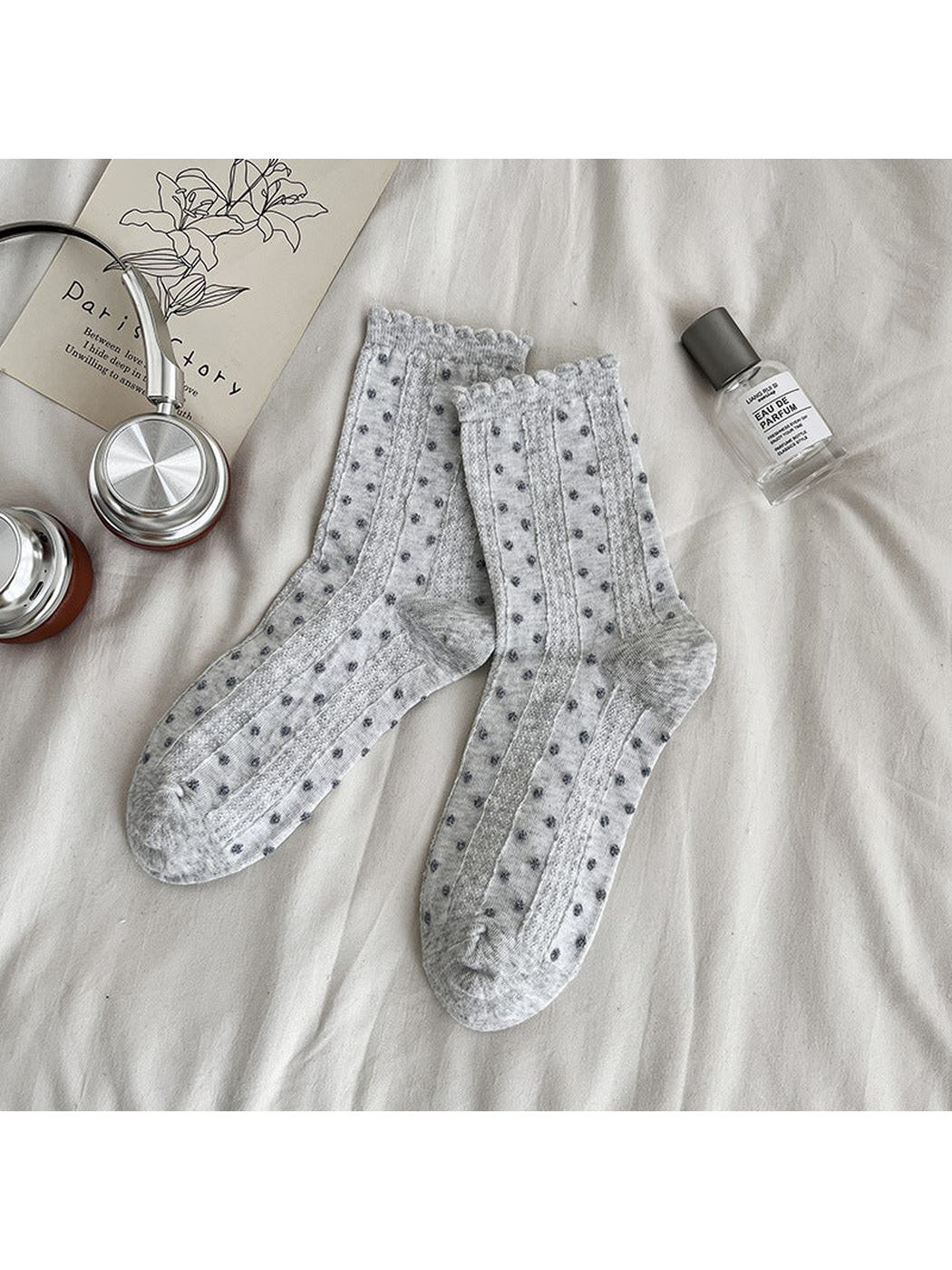 Heather gray dotted crew socks with textured vertical panels
