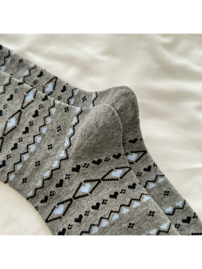 Close-up of the gray sock heel and patterned knit bands