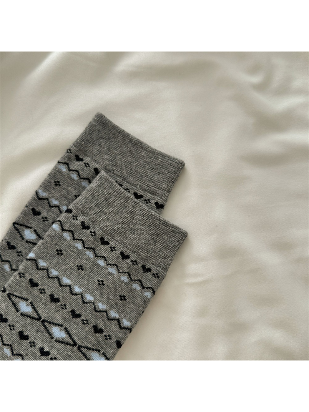 Close-up of the gray sock ribbed cuff and patterned body
