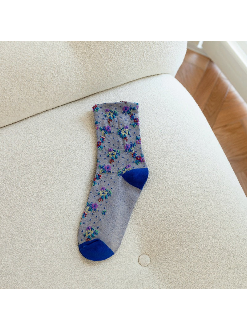 Gray-blue floral crew sock with vivid blue toe and heel