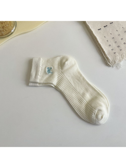 Ivory ribbed ankle sock with light blue embroidered bow