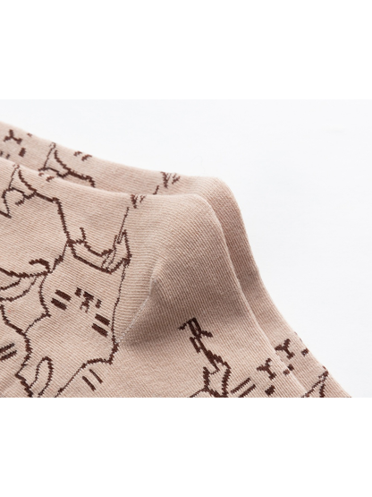 Close-up of the shaped heel and continuing cat outline pattern