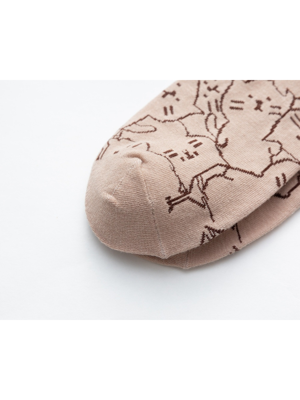 Close-up of the shaped toe seam and cat outline pattern