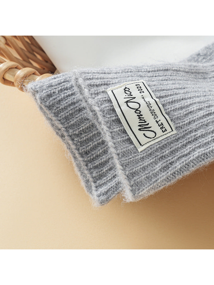 Close-up of the light gray ribbed cuff and woven label