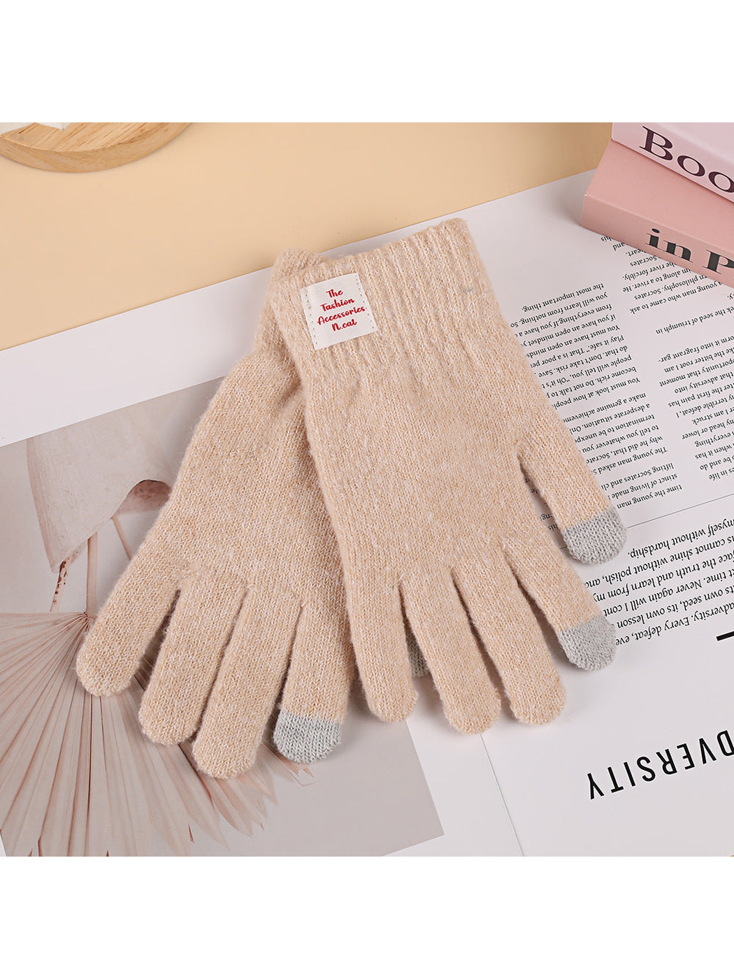 Cream heathered gloves with gray contrast fingertips