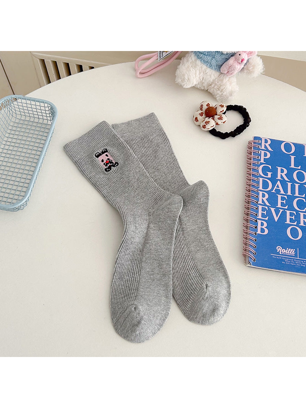 Heather gray ribbed crew socks with an embroidered pink animal motif