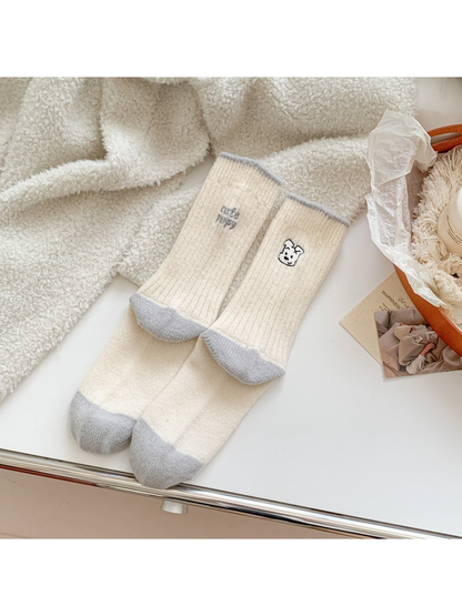 Light gray contrast-trim crew socks with puppy motifs, pair display