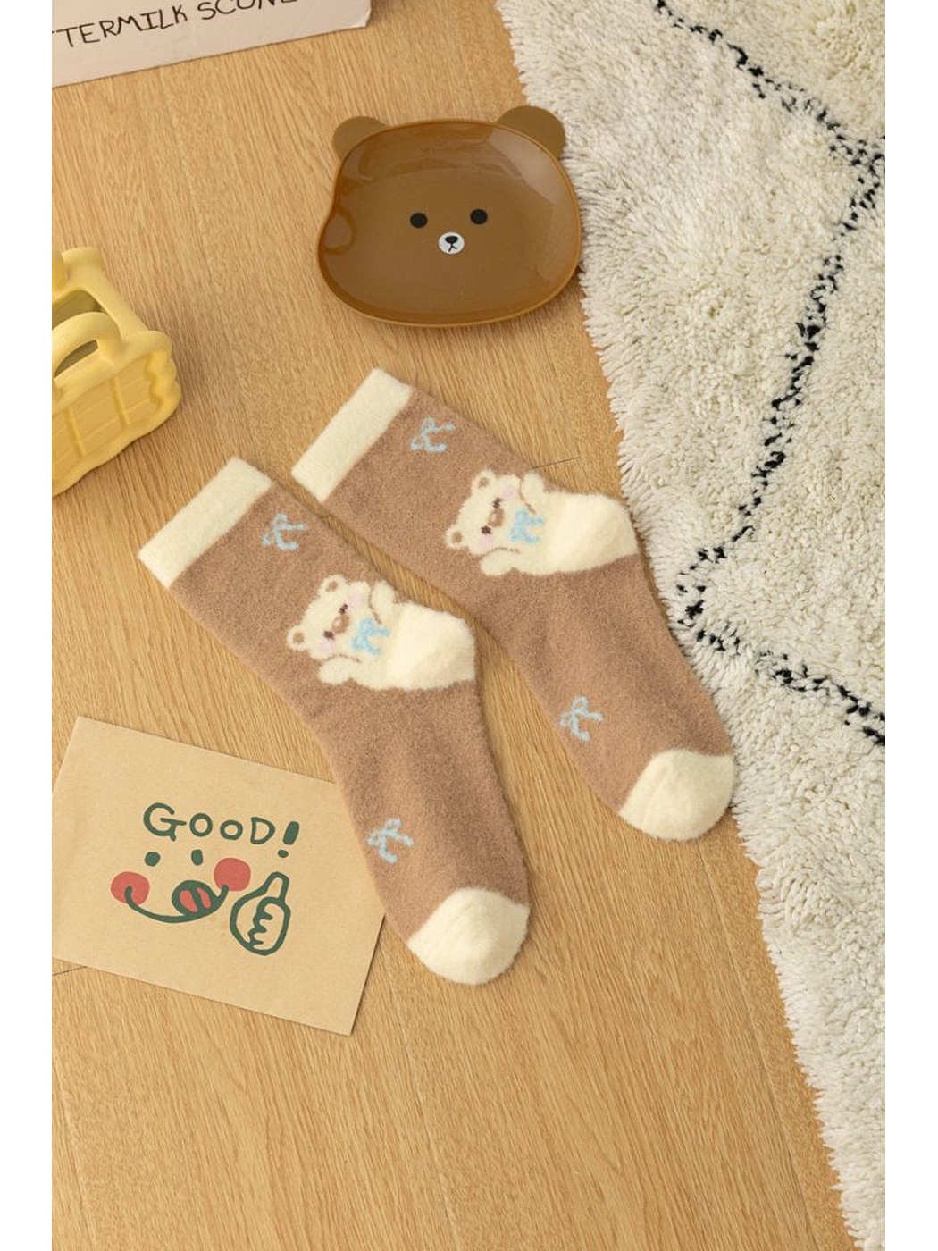 Khaki crew socks with bear and bow motifs