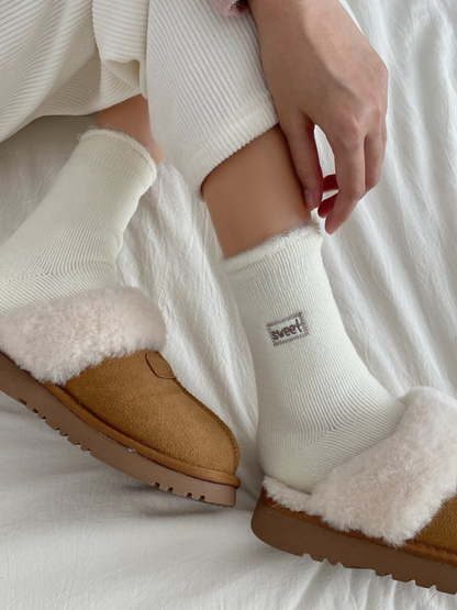 Ivory ribbed crew socks worn with brown lined clogs