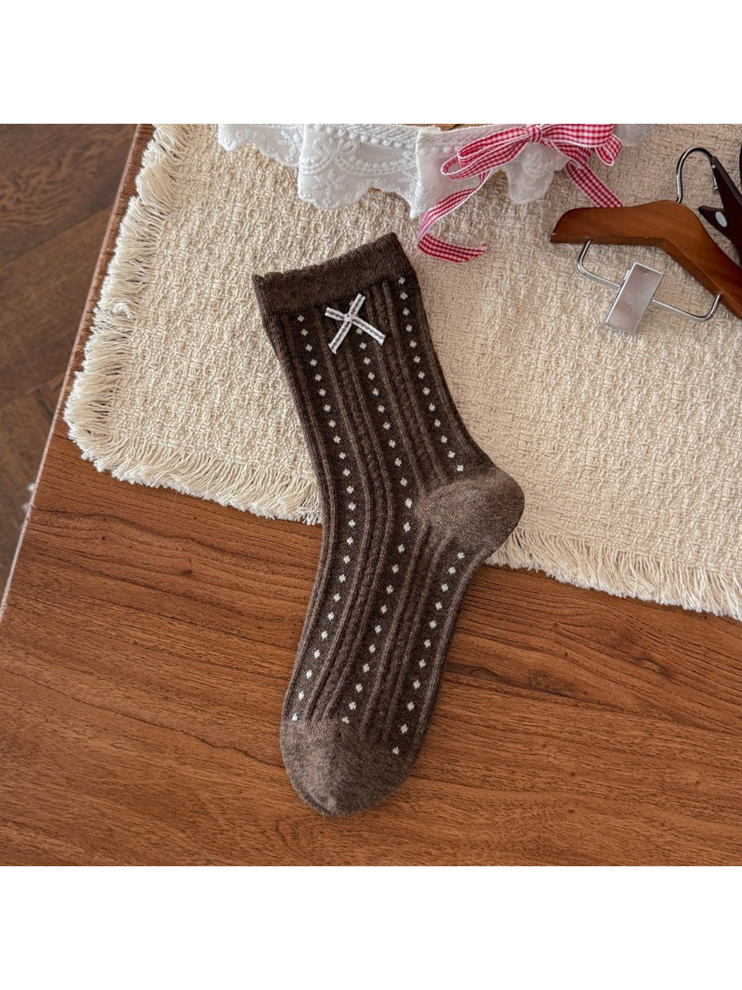 Coffee brown crew sock with dotted ribbing and ribbon bow