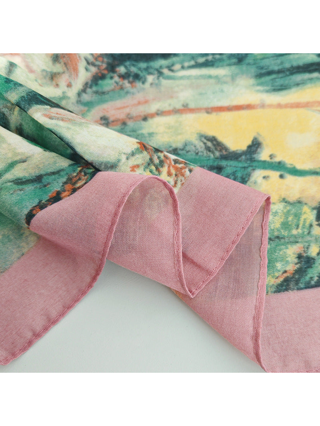 Close-up of the dusty-pink border and narrow stitched edge