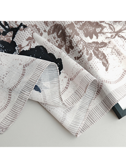 Close-up of the scarf's narrow striped border and stitched edge