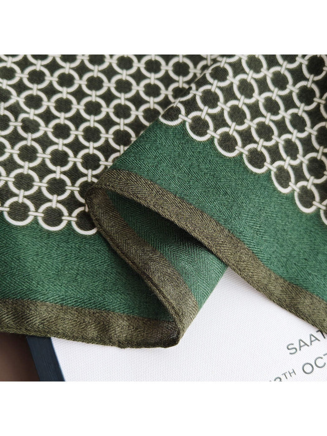 Close-up of the green border, ring pattern and woven texture