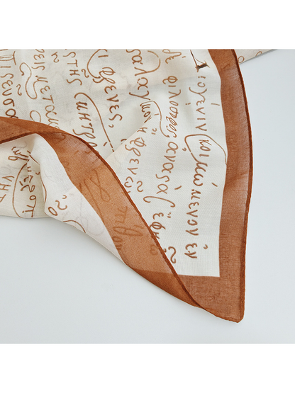 Close-up of the contrasting brown border and stitched edge