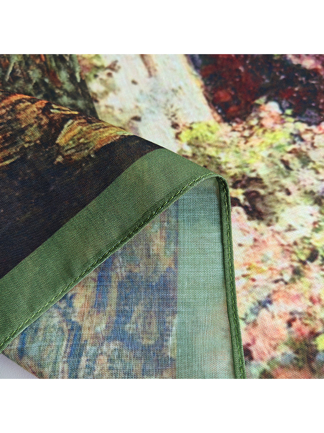 Close-up of the narrow green border, stitched edge and fine weave